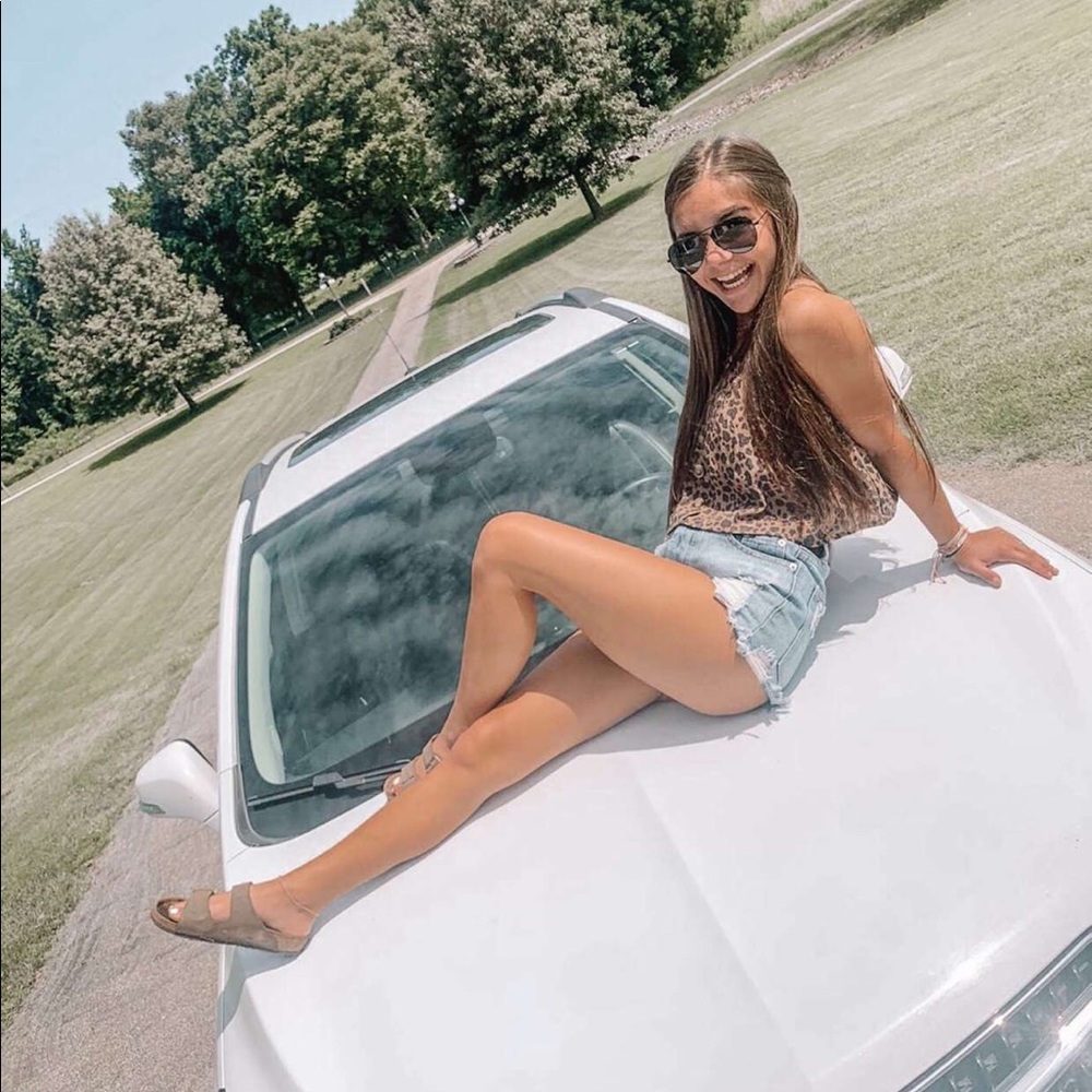 Meet your Posher, Delaney